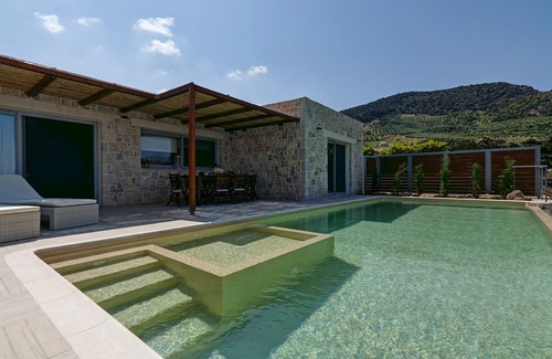Sfinari Villa | Villa Sfinari con jacuzzi y vista incomparable al mar