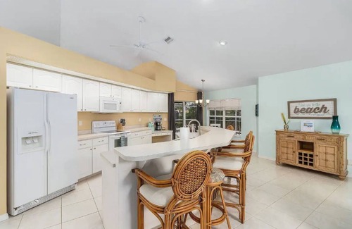 Trafalgar Casa | Seaside Villa with Heated Pool & Jacuzzi Sleeps 8