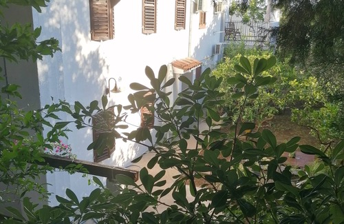 Kaluđerac Casa | Seaside vintage house. Airy, specific, with a large garden. Pet friendly.