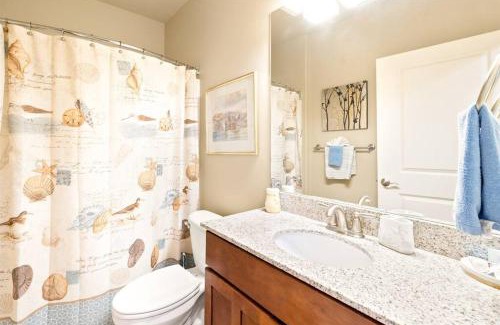 Seaside Apartamento | Seaside Waterfront condo walking to downtown and beach