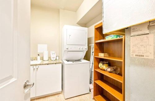 Seaside Apartamento | Seaside Waterfront condo walking to downtown and beach