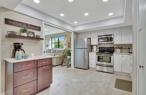 Biggar Condominio | Seasonal Bliss in Fort Myers, Florida Lake and Golf Views with Golf Membership A