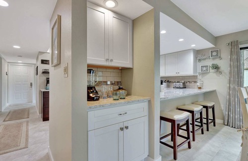 Biggar Condominio | Seasonal Bliss in Fort Myers, Florida Lake and Golf Views with Golf Membership A
