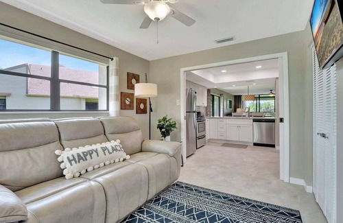 Biggar Condominio | Seasonal Bliss in Fort Myers, Florida Lake and Golf Views with Golf Membership A