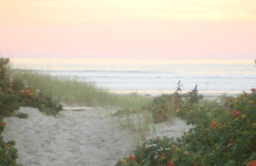 Wells Beach Cabaña | Seasonal Duplex Maine Cottage (fechas de 2019 - consulte 1-15-19)