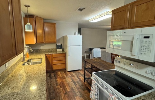 Camdenton Casa | seasonal lake view it is conveniently located close to Camdenton and surrounding