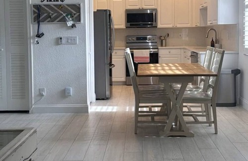 North Naples Condominio | Seasonal Naples Retreat – Fully Furnished Turn-Key 3BR/2BA Condo