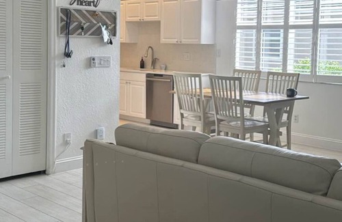 North Naples Condominio | Seasonal Naples Retreat – Fully Furnished Turn-Key 3BR/2BA Condo