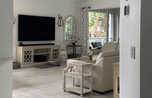 North Naples Condominio | Seasonal Naples Retreat – Fully Furnished Turn-Key 3BR/2BA Condo