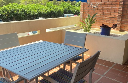 Frejus Port Apartamento | Seasonal rental Two-room apartment 48 m2 Frejus plage et du Port. Terrace 15 m2.