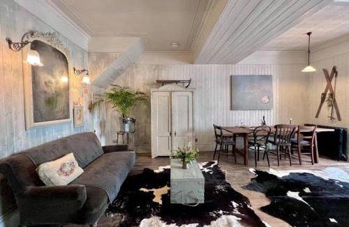 Faversham Casa | Seasoned Grandeur Home