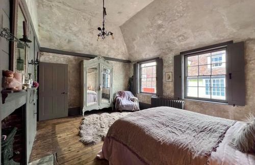 Faversham Casa | Seasoned Grandeur Home
