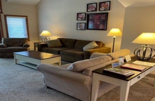 Clymer Condominio | Seasons at Greenwood Forest