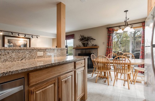 Snowmass Village Condominio | Seasons Four by Snowmass Vacations