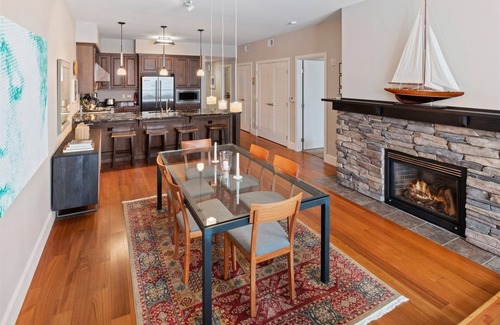 Sandpoint Condominio | Seasons Top Floor Waterfront Heated Pool | Marina | Spa | Views