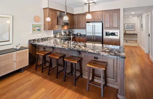 Sandpoint Condominio | Seasons Top Floor Waterfront Heated Pool | Marina | Spa | Views