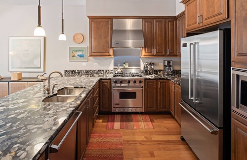 Sandpoint Condominio | Seasons Top Floor Waterfront Heated Pool | Marina | Spa | Views