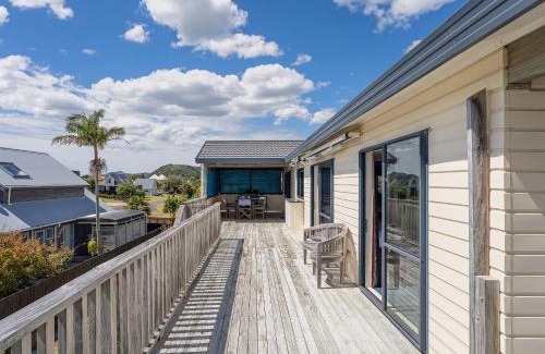 Matarangi Casa | Seaspray Retreat - Matarangi Holiday Home