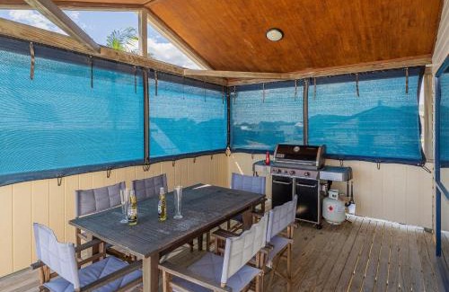 Matarangi Casa | Seaspray Retreat - Matarangi Holiday Home