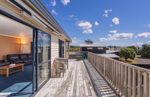 Matarangi Casa | Seaspray Retreat - Matarangi Holiday Home