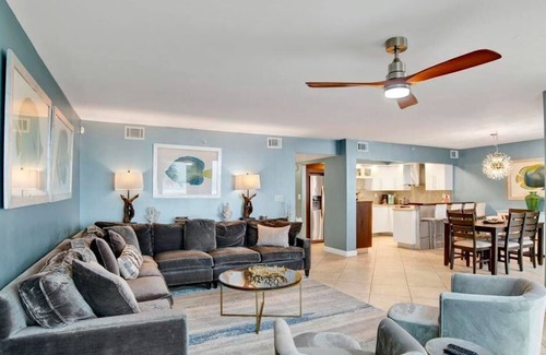 Ono Island Condominio | SeaSpray West 203 | 2 BR Gulf-Front Luxury Condo | Boat Dock Access