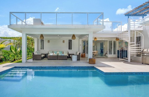 Silver Sands Villa | SeaSwept Villa Spacious modern luxury 4bdrm white sand beach in Charming Jamaica