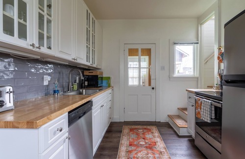 Ballard Casa | Seattle/Ballard Modern 2 bedroom home, close to all Seattle tourist attractions!
