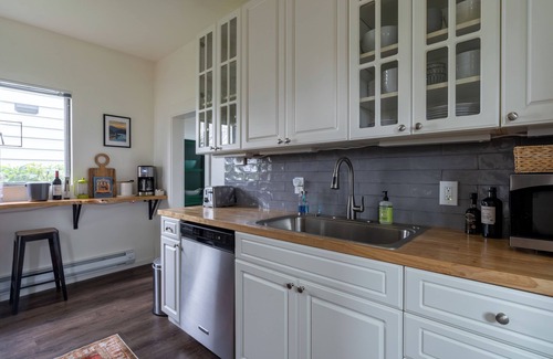 Ballard Casa | Seattle/Ballard Modern 2 bedroom home, close to all Seattle tourist attractions!