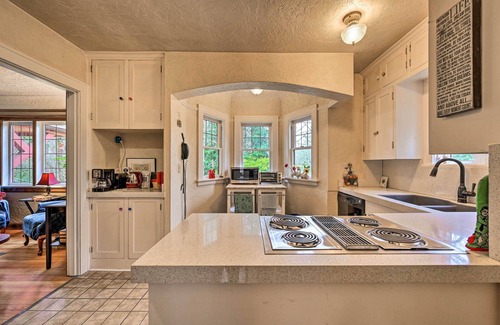 North Beach/Blue Ridge Cabaña | Seattle Home w/ Balcony: 1 Mi to Park & Water!