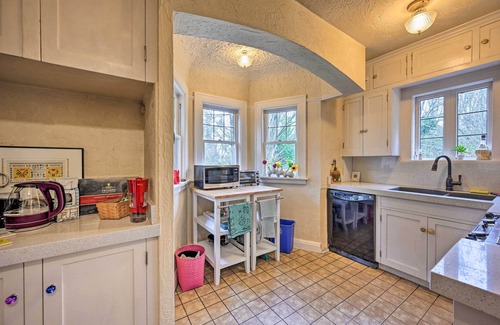 North Beach/Blue Ridge Cabaña | Seattle Home w/ Balcony: 1 Mi to Park & Water!