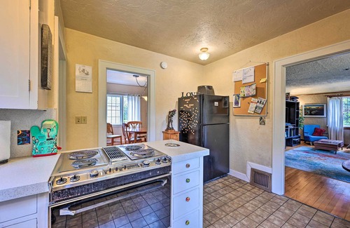 North Beach/Blue Ridge Cabaña | Seattle Home w/ Balcony: 1 Mi to Park & Water!