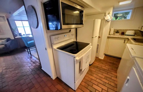 Magnolia Casa | Seattle Luxury Waterfront & Beach Access 2Beds