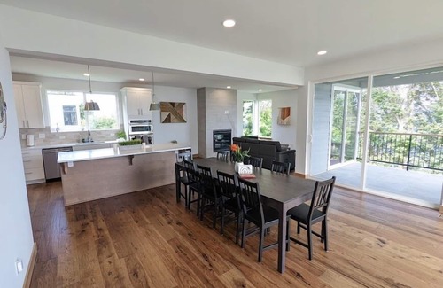 North Admiral Casa | Seattle Vacation Home Alki Beach House