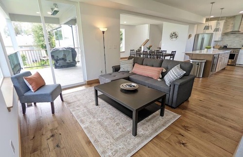 North Admiral Casa | Seattle Vacation Home Alki Beach House