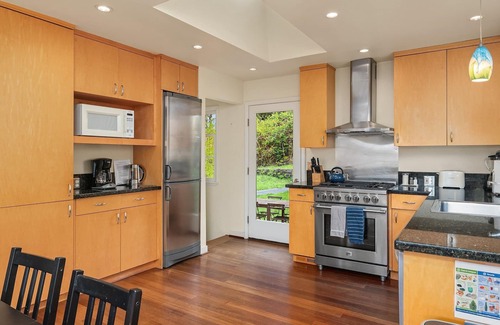 Columbia City Casa | Seattle Vacation Home: Bright 3 bedroom home with updated kitchen in Columbia City