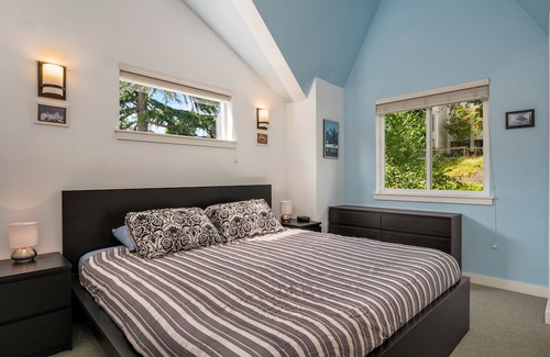 Mann Hotel | Seattle Vacation Home: Life's A Mountain