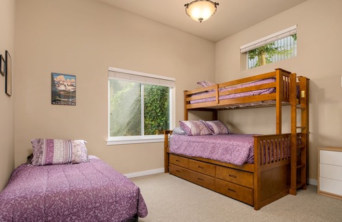 Mann Hotel | Seattle Vacation Home: Life's A Mountain