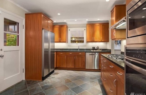 Magnolia Casa | Seattle Vacation Home: Magnolia home with a beautiful view!