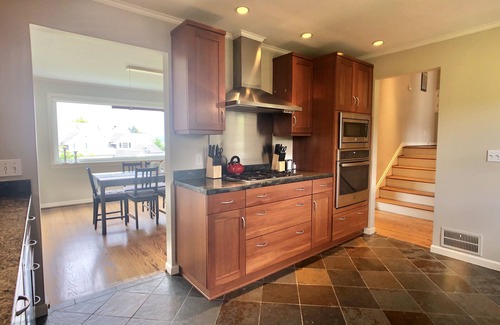 Magnolia Casa | Seattle Vacation Home: Magnolia home with a beautiful view!