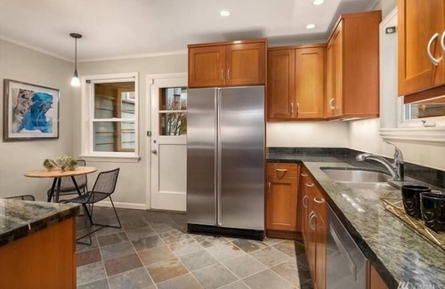 Magnolia Casa | Seattle Vacation Home: Magnolia home with a beautiful view!