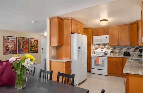 Stevens Casa | Seattle Vacation Home - Roy Street