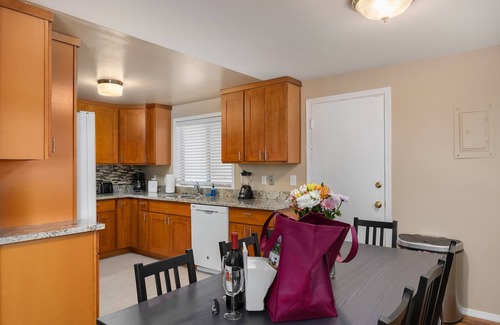 Stevens Casa | Seattle Vacation Home - Roy Street