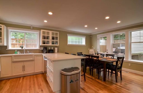 Stevens Casa | Seattle Vacation Home: The Gallery