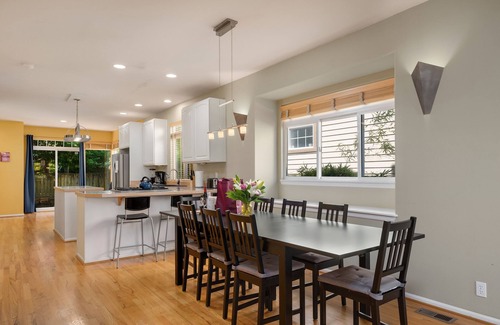 Miller Park Casa | Seattle Vacation Home: The Vineyard