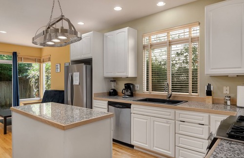 Miller Park Casa | Seattle Vacation Home: The Vineyard