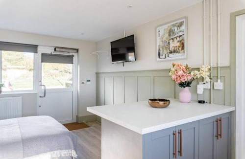 Brighton Apartamento | Seaview 1 bed open condo - free parking