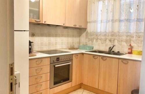 Anavyssos Apartamento | Seaview 2nd flr. apt. next to the beach, wifi,a/c,p/c media.