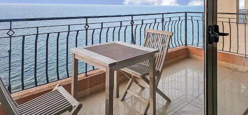 Tower Road Apartamento | Seaview 3 bedrooms in Balluta Beach S5