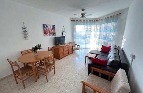 Paphos Apartamento | Seaview apartment with garden & pool