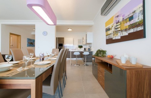 Sliema Apartamento | Seaview APT Incl Pool IN Sliema